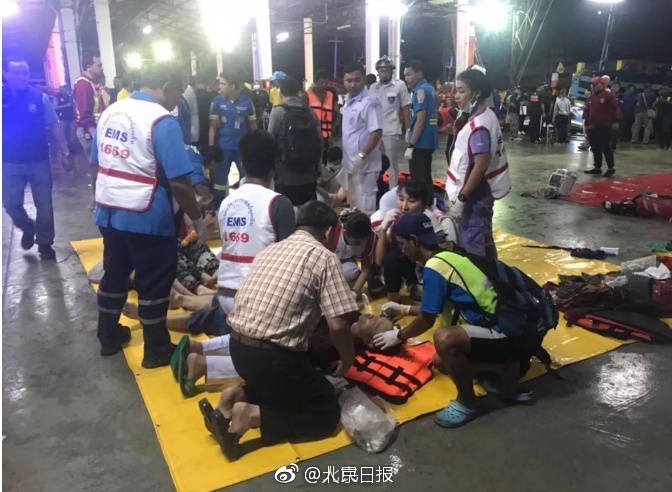 两个女生相嗟嗟嗟视频
