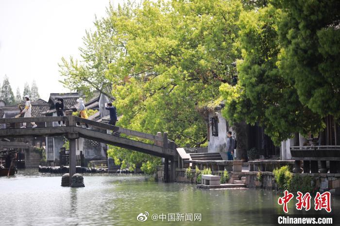 龚玥菲全部裸身奶头