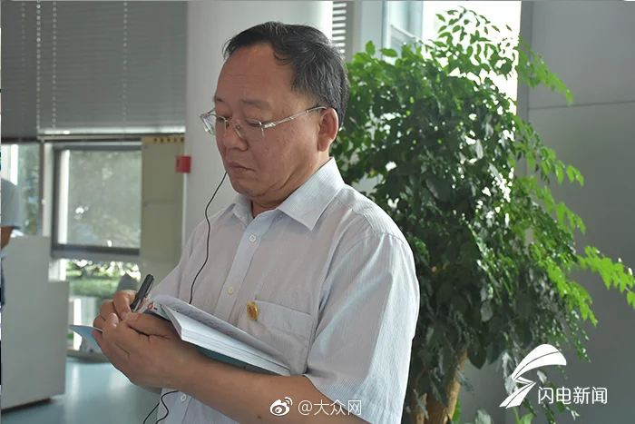 老师美女被 吸乳得到大胸动漫