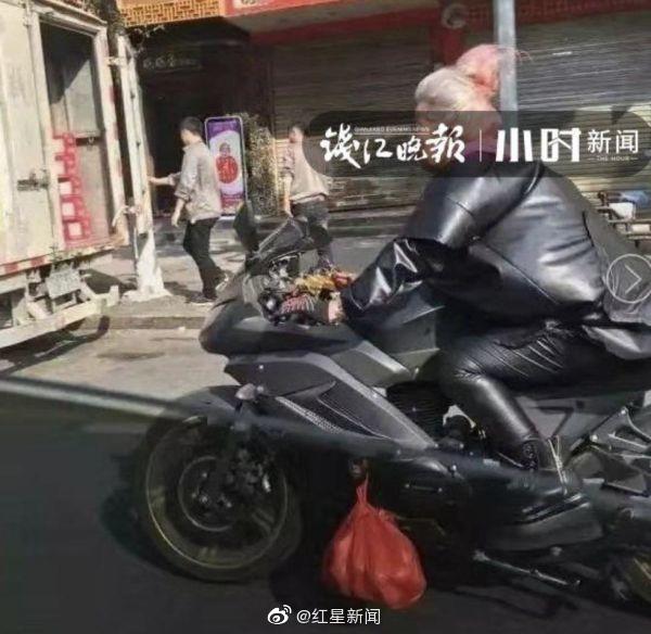亚洲精品18  在线观看