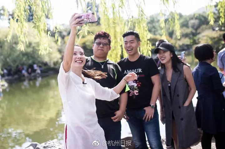 午夜视频在线