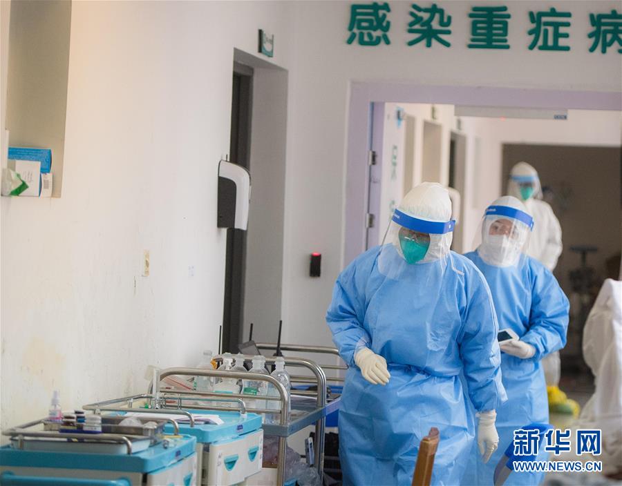 白丝校花 扒腿自慰