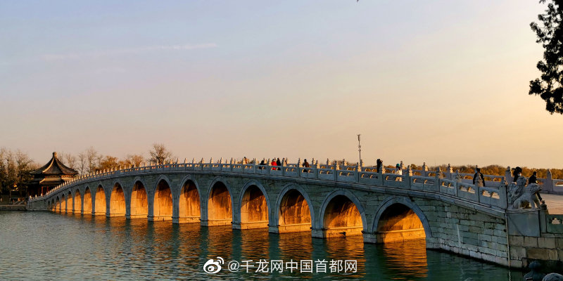老师美女被 吸乳得到大胸动漫