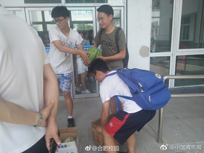 美女黄色录像播放出来视频在线观看