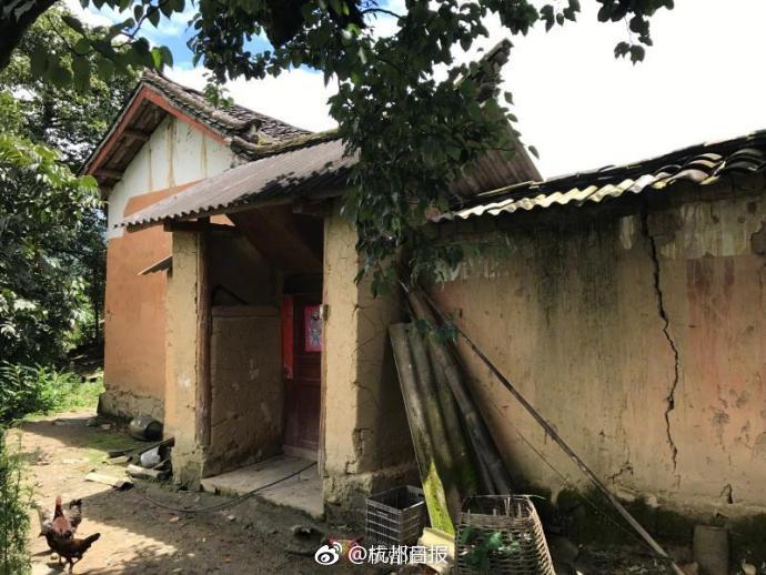 女警脱 给我揉 动漫