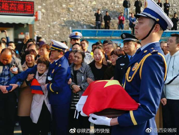 一女三男做爰3p太爽了