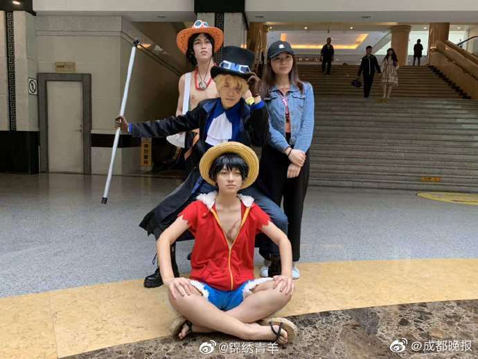 女人脱精光让人桶爽了
