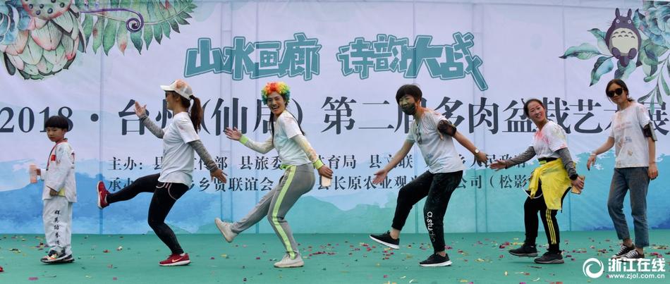男Ji大巴进入女人的图片