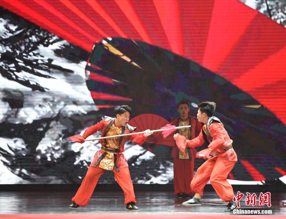 美女胸又黄又