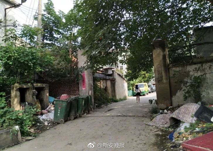 美女露奶头