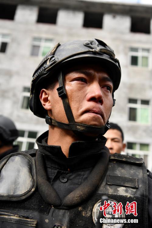 成人 免费 色情 电影