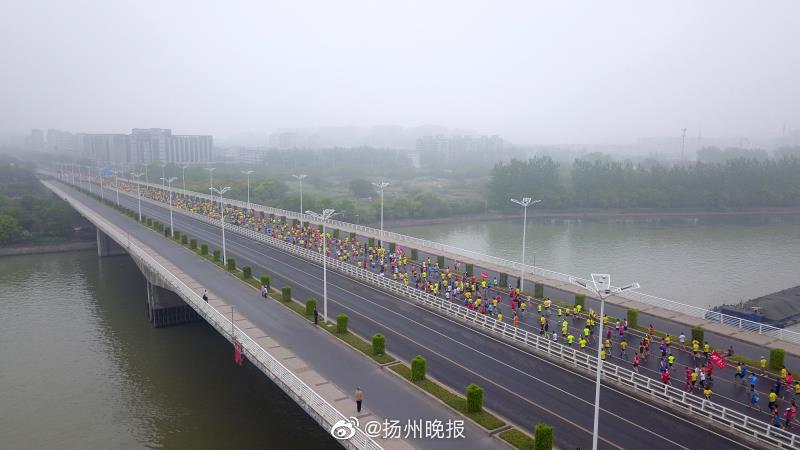 两个男的大jiji摸硬了