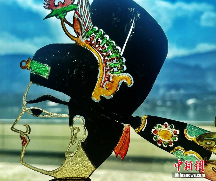 免费美女裸体视频