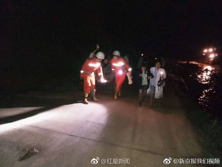 沒穿內褲的人妻