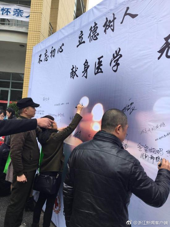 黄色视频2O12久久