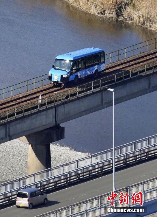 四月最新沟厕盗摄在线