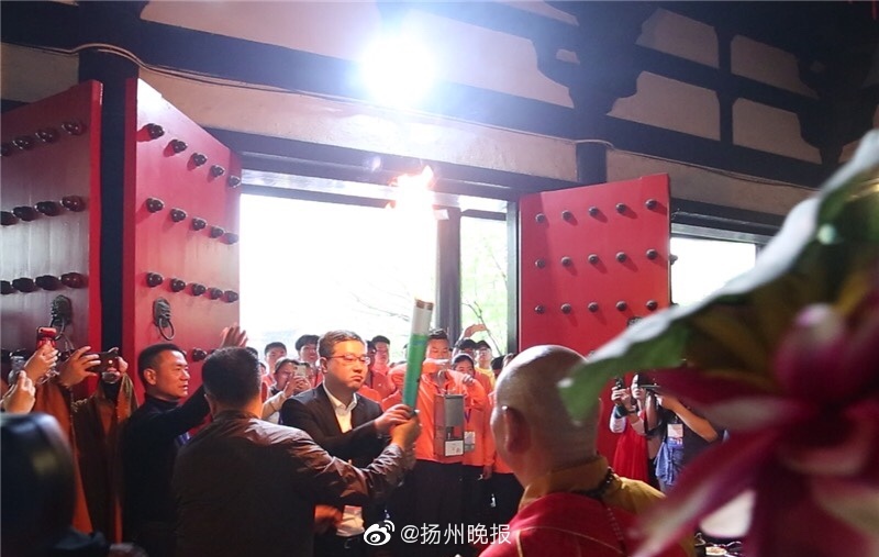 公交车上双乳被老汉揉搓玩