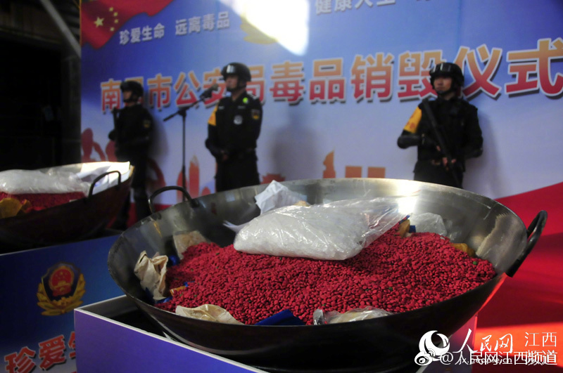 不知火舞?爆奶水摇舌头的