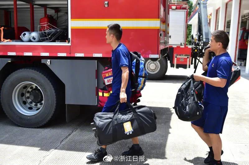 老师扒下内裤让我爽了一夜袁老师