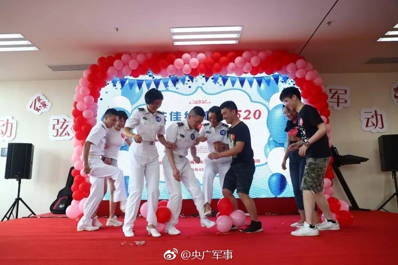 将手脚绑上刷子刷尿孔文章