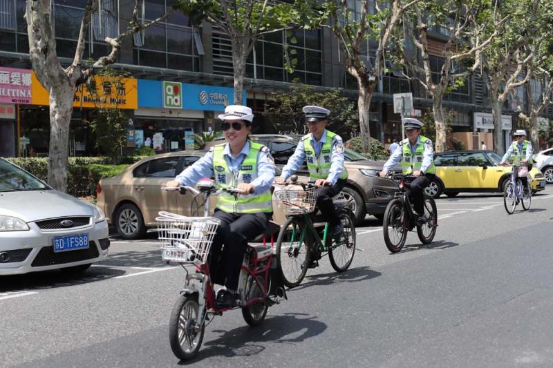 奶頭激凸