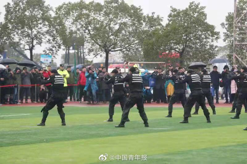 偷拍 走光 熟女