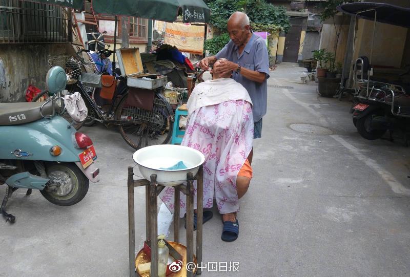 女车模露底视频