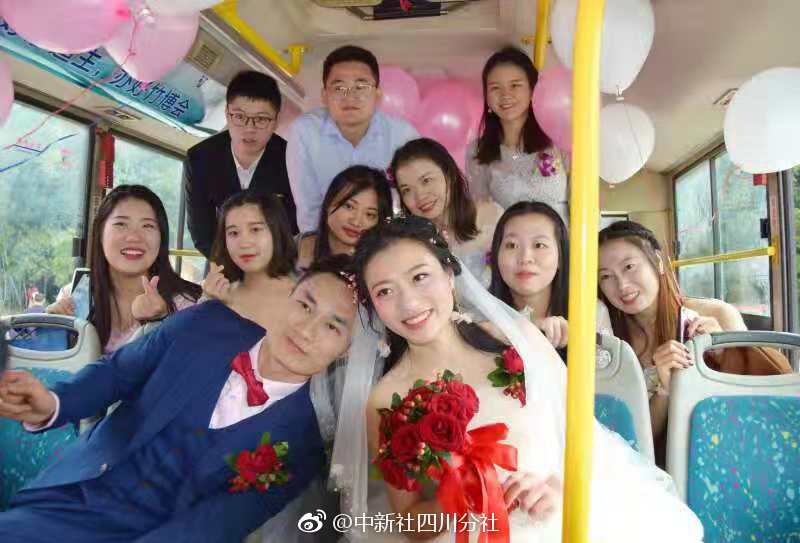 我的 伸到女同学 坤坤