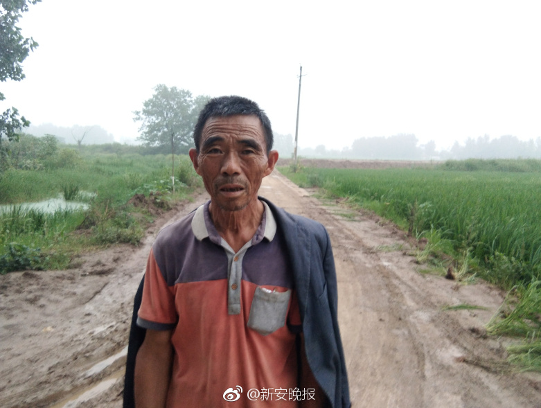 他将头埋进双腿间吮小核日本