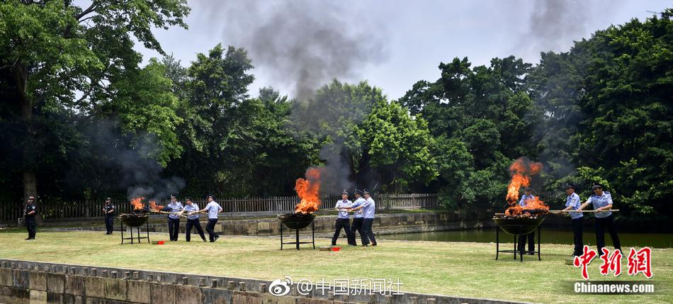 女同自慰疯狂?喷水片