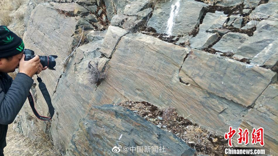 巜人妻痴汉电车成瘾4