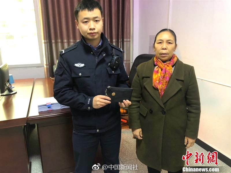 校花被 出乳白色液体软件