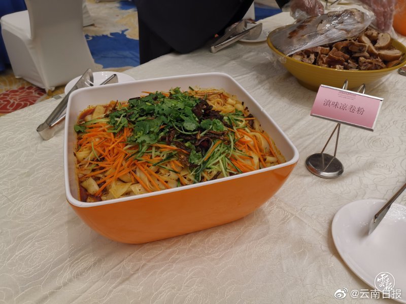 床上掰穴自拍