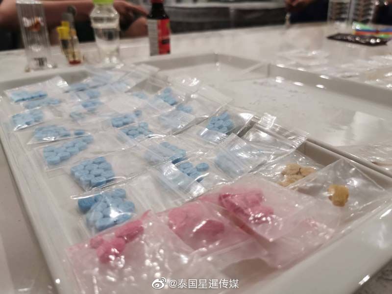 同桌胸很大摸着我 大了