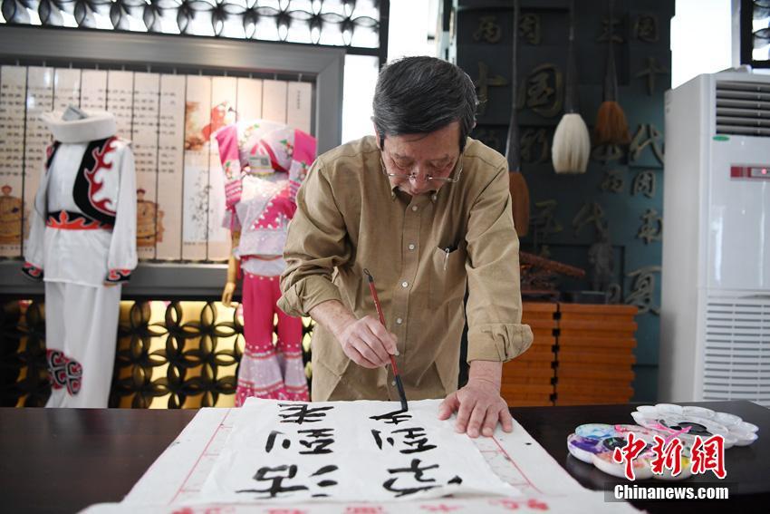 皇帝与宫女乱高潮A片