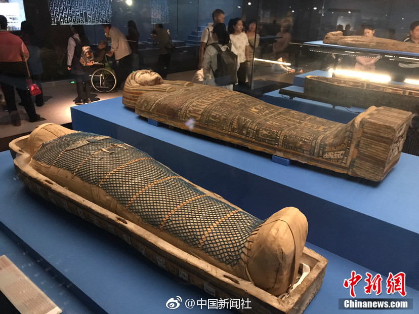 偷拍极品美女裸体浴室洗澡
