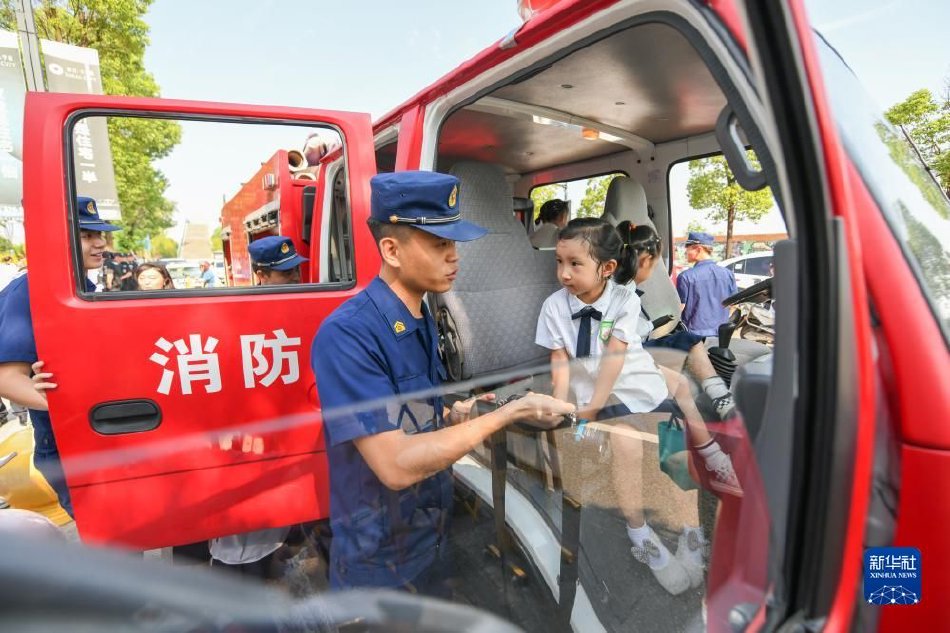 萌白酱喷水