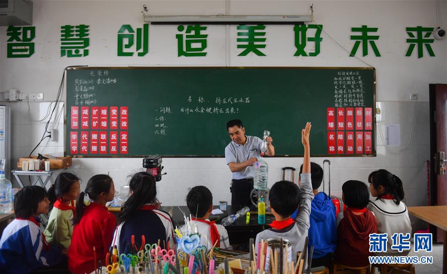 老师好紧 开裆蕾丝内裤男