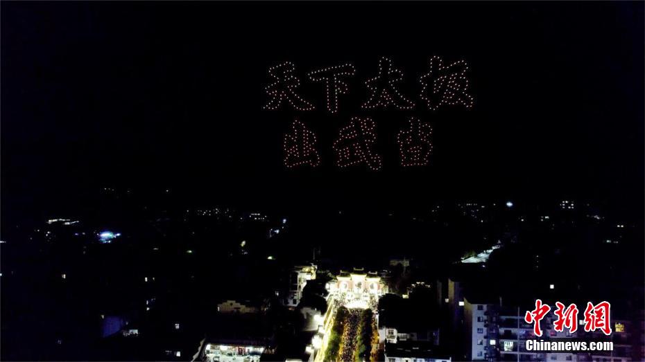 杨幂被 到喷水奶头硬硬的