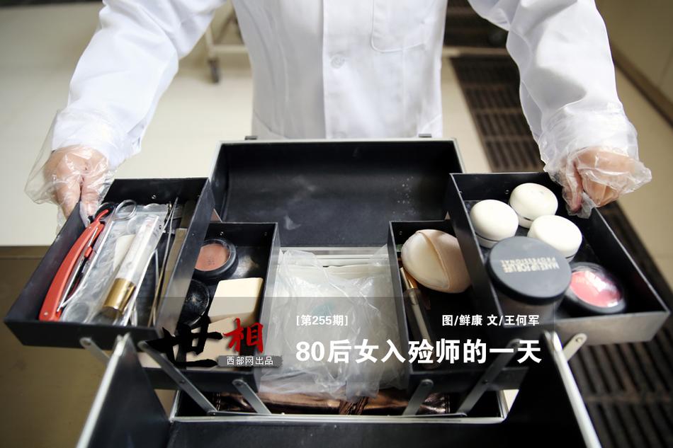 八重神子撕开内衣 吸奶头动漫