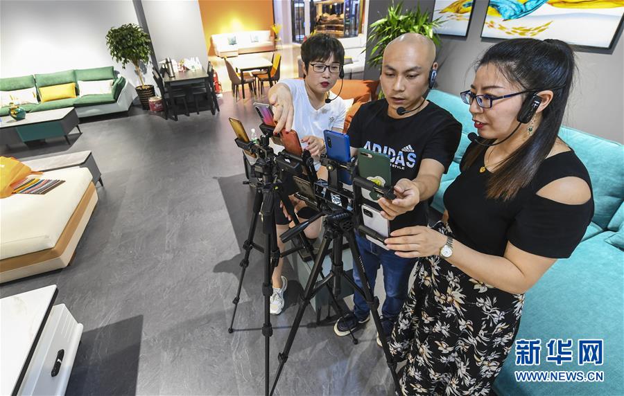 EEUSS鲁丝片人妻麻豆