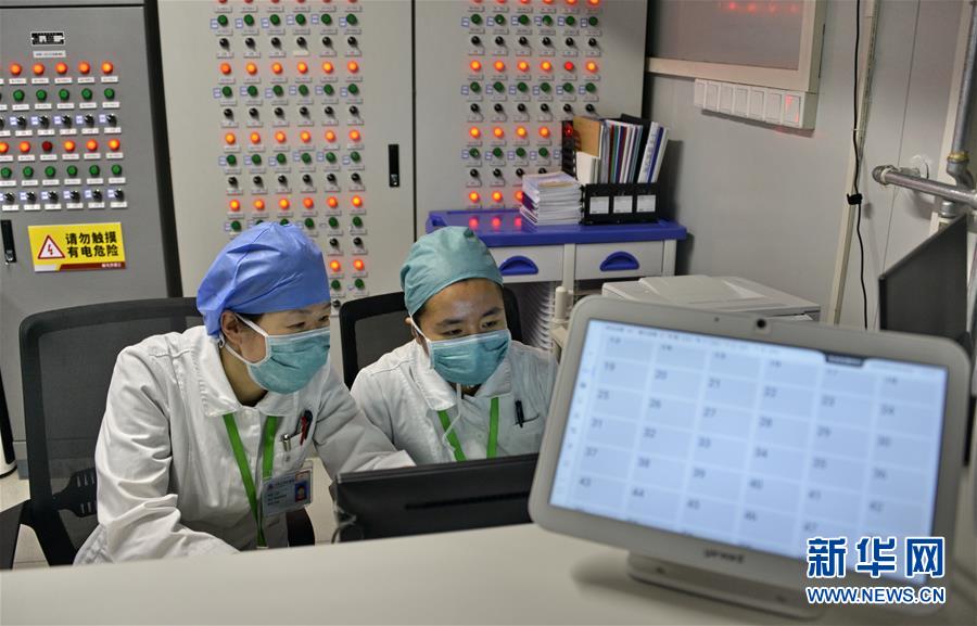 两男吸乳一女奶的社会特征