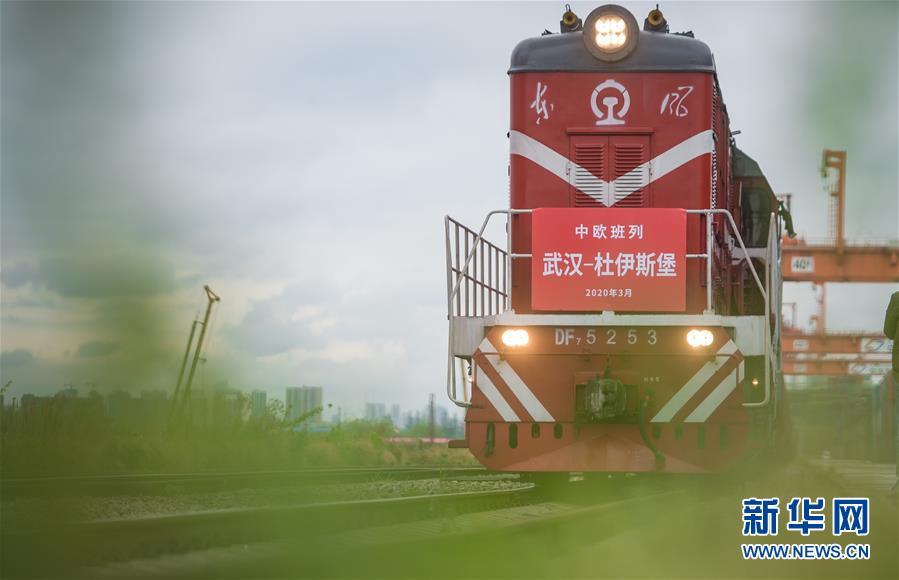 女警脱 给我揉 动漫