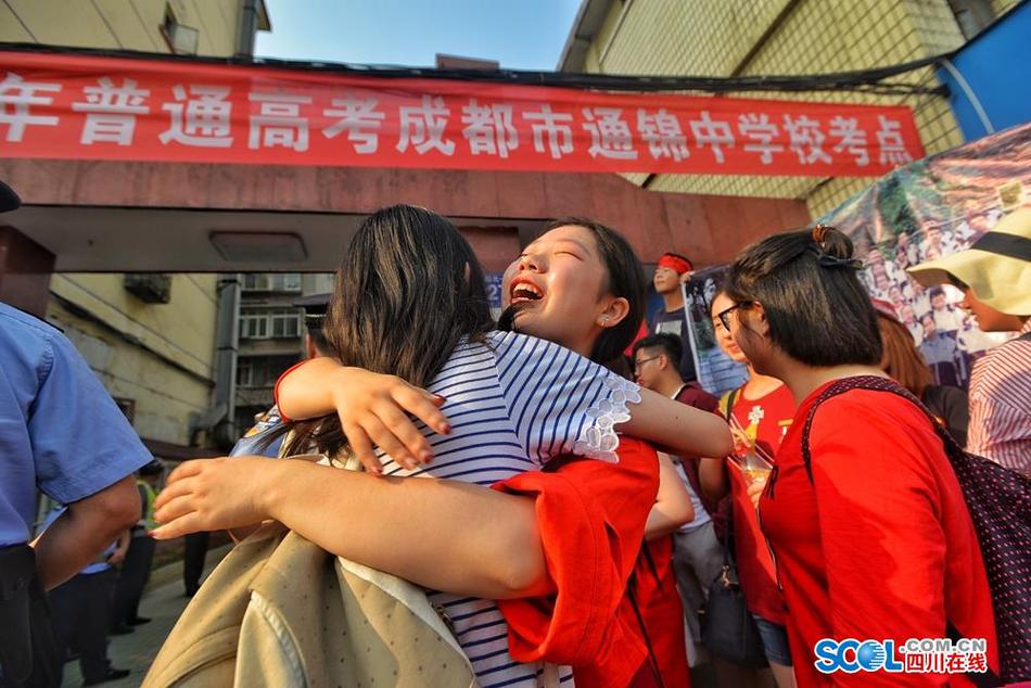 短裙公车被强好爽H刘晓莉