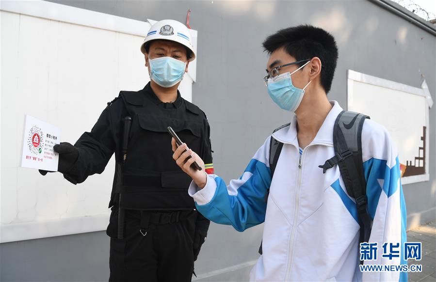 娇妻主动迎合3p