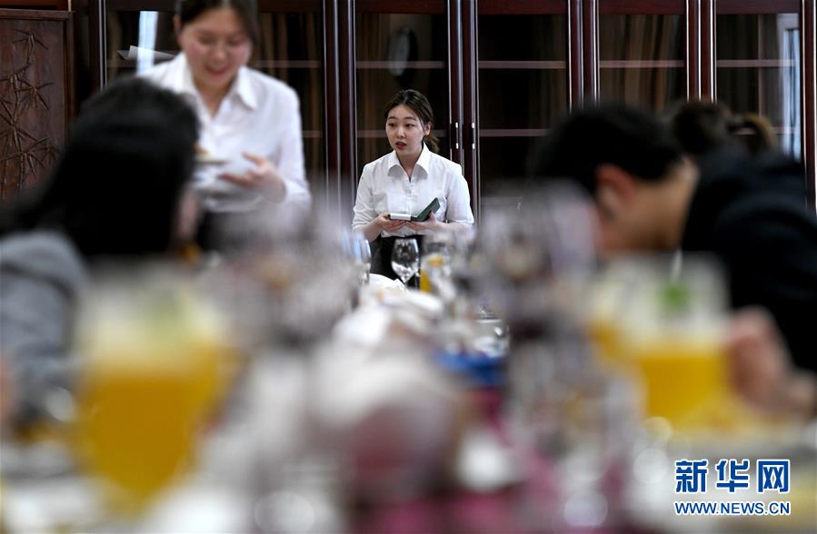 日本乱仑老熟妇円城瞳乱仑视频