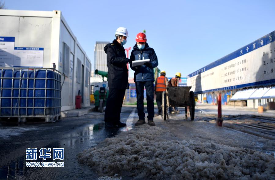 进如黄色网站搞屄屄