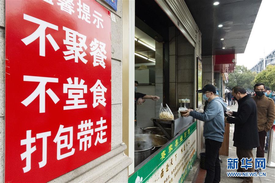 女警吊起来两腿扯开电击