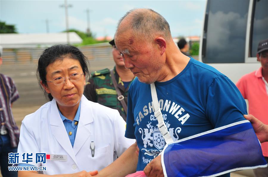 苍井空在厨房被吸奶头电影