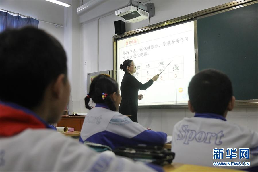 闹洞房激情自拍偷拍视频
